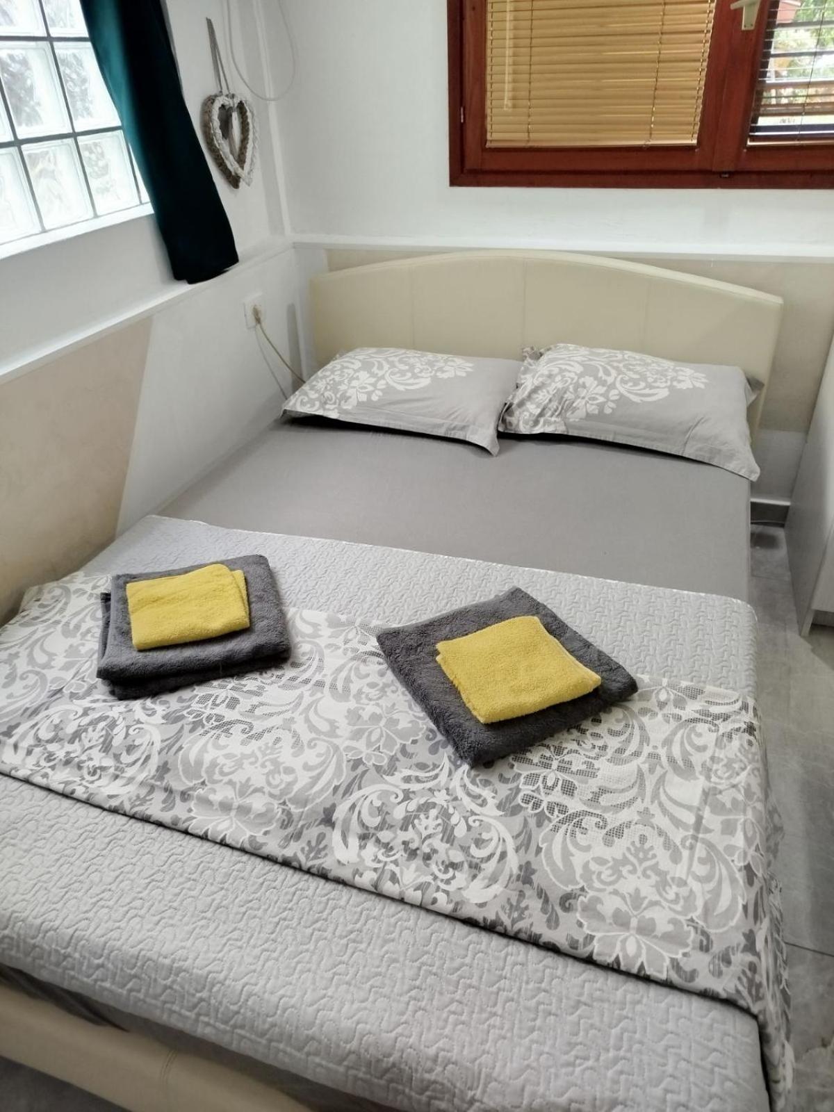 Apartman Art โกตอร์ ภายนอก รูปภาพ